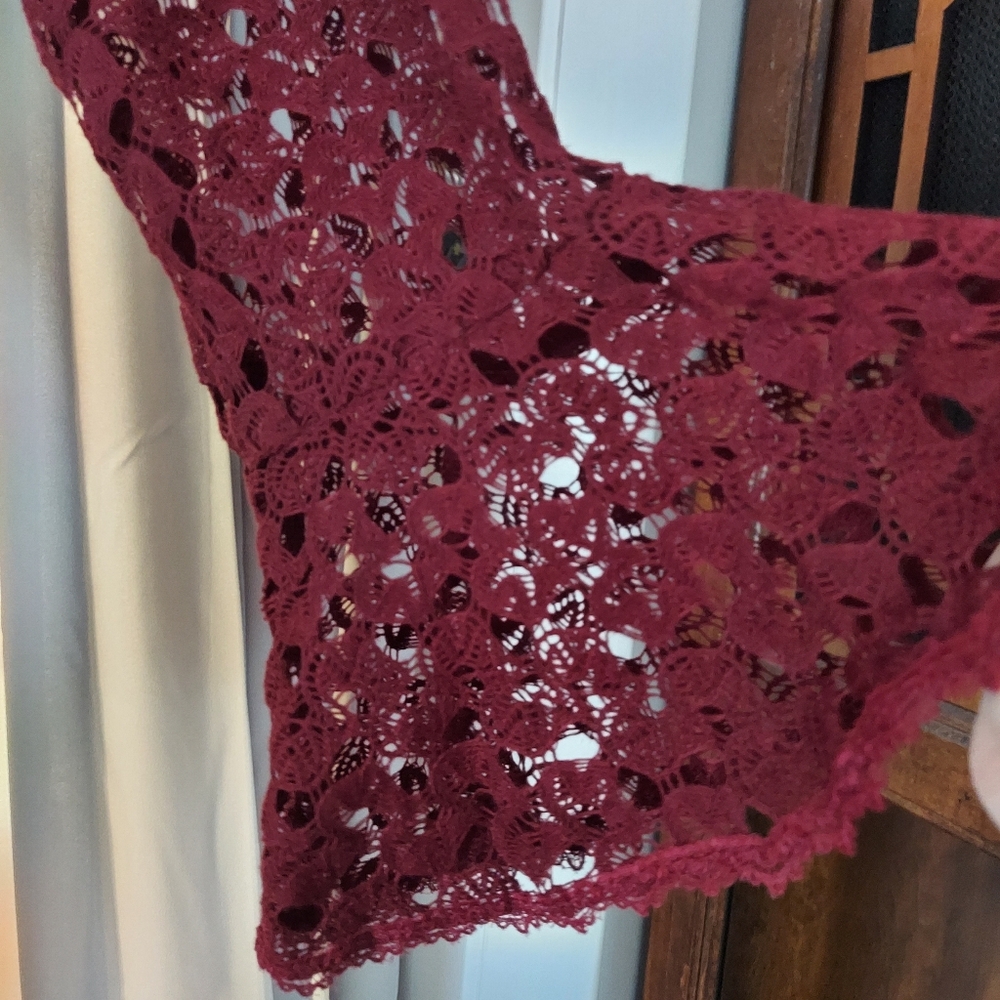 NWT RabbitRabbit Rabbit Women's Burgundy Dress Lace With Bell Sleeves - Picture 5 of 6
